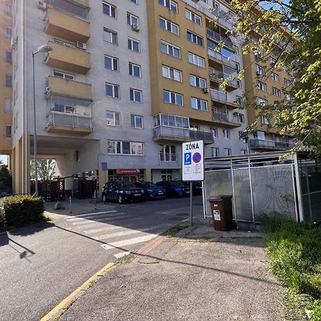 2 Room Apartment, Near Oc Galeria, Petrzalka Pozsony Kültér fotó