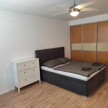 2 Room Apartment, Near Oc Galeria, Petrzalka Pozsony Kültér fotó