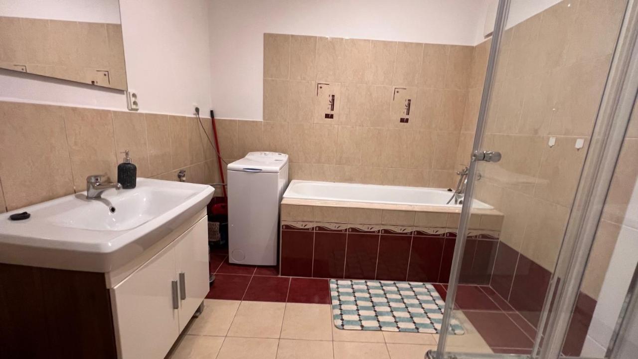 2 Room Apartment, Near Oc Galeria, Petrzalka Pozsony Kültér fotó